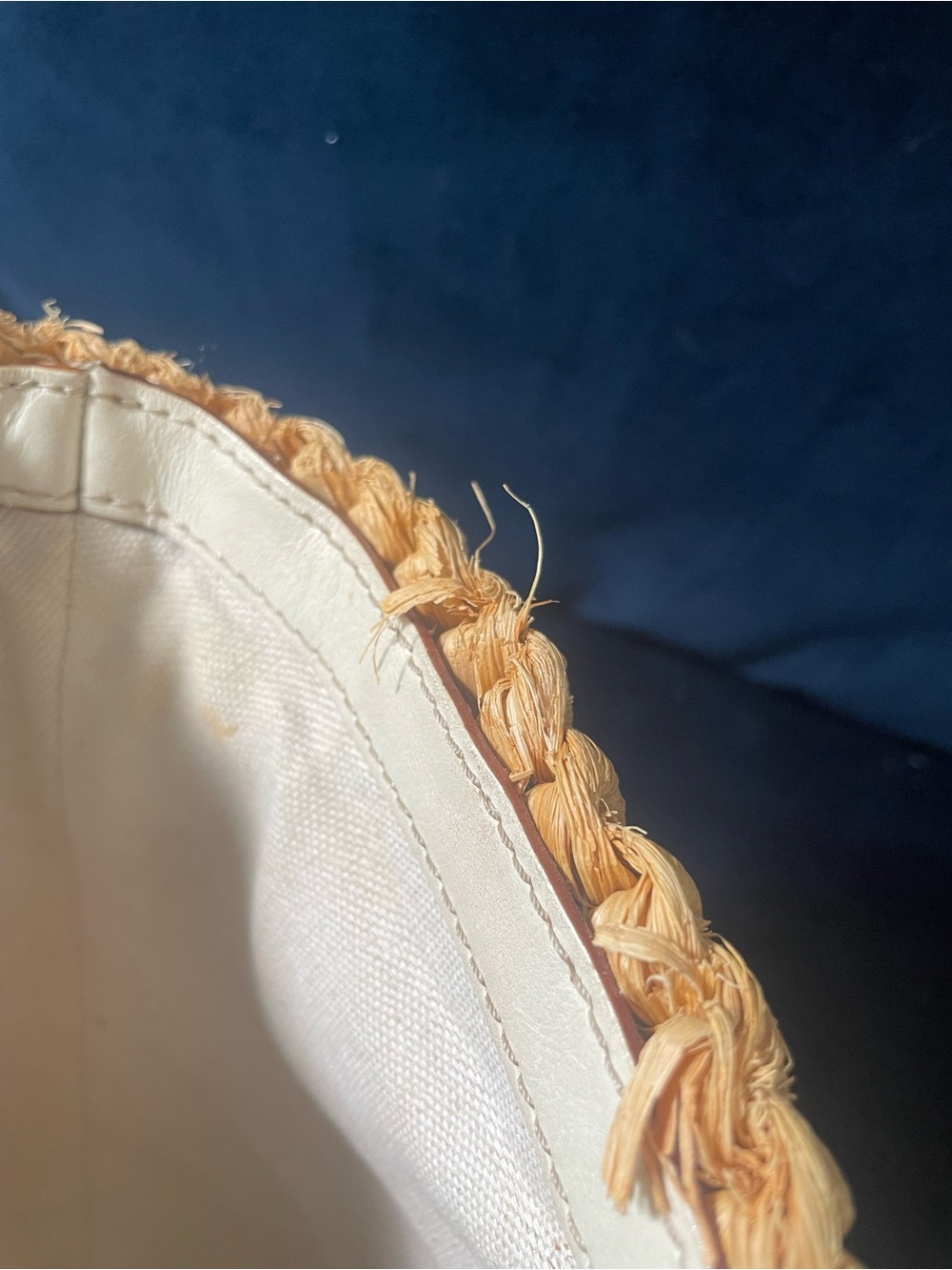 Michael Kors Straw Raffia and Leather Tote Turnlock beach bag - gold hardware - Picture 8 of 9